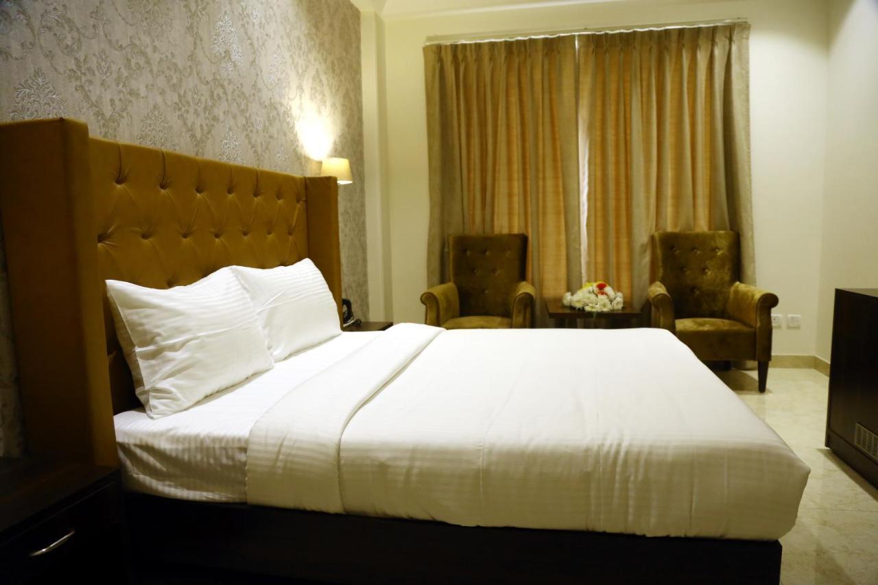 Awadh Inn Noida Exterior photo
